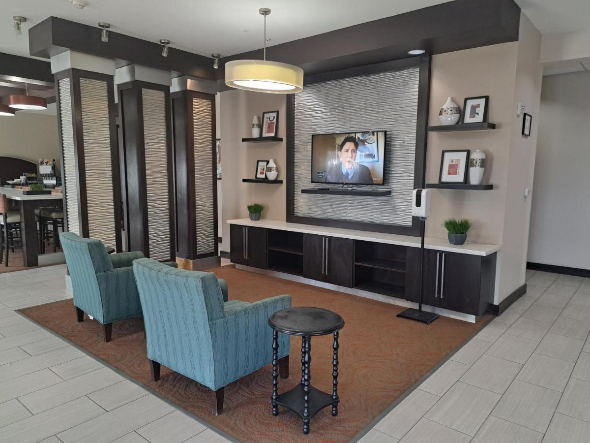 Holiday Inn Express Kenedy By Ihg Esterno foto