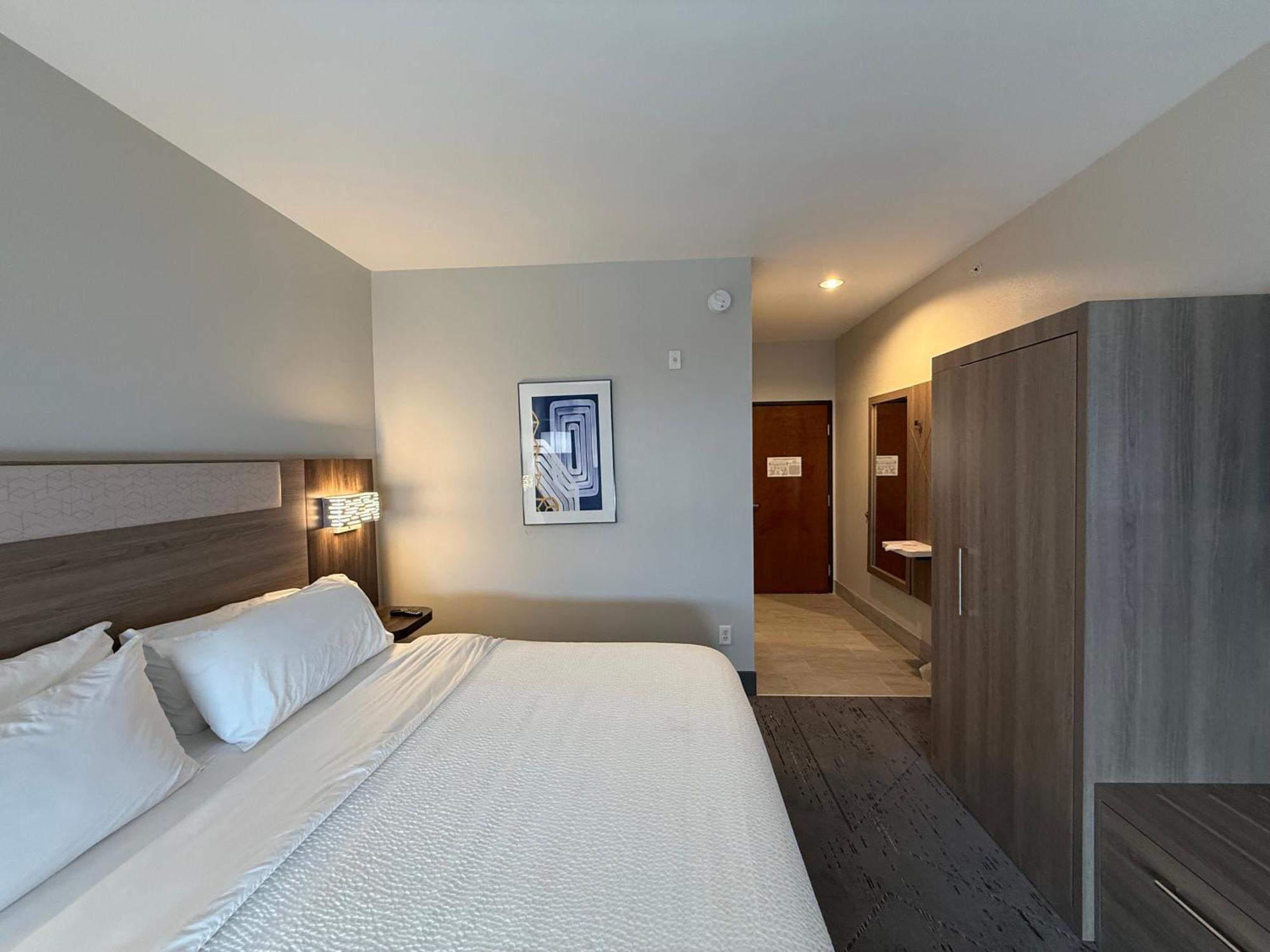 Holiday Inn Express Kenedy By Ihg Esterno foto