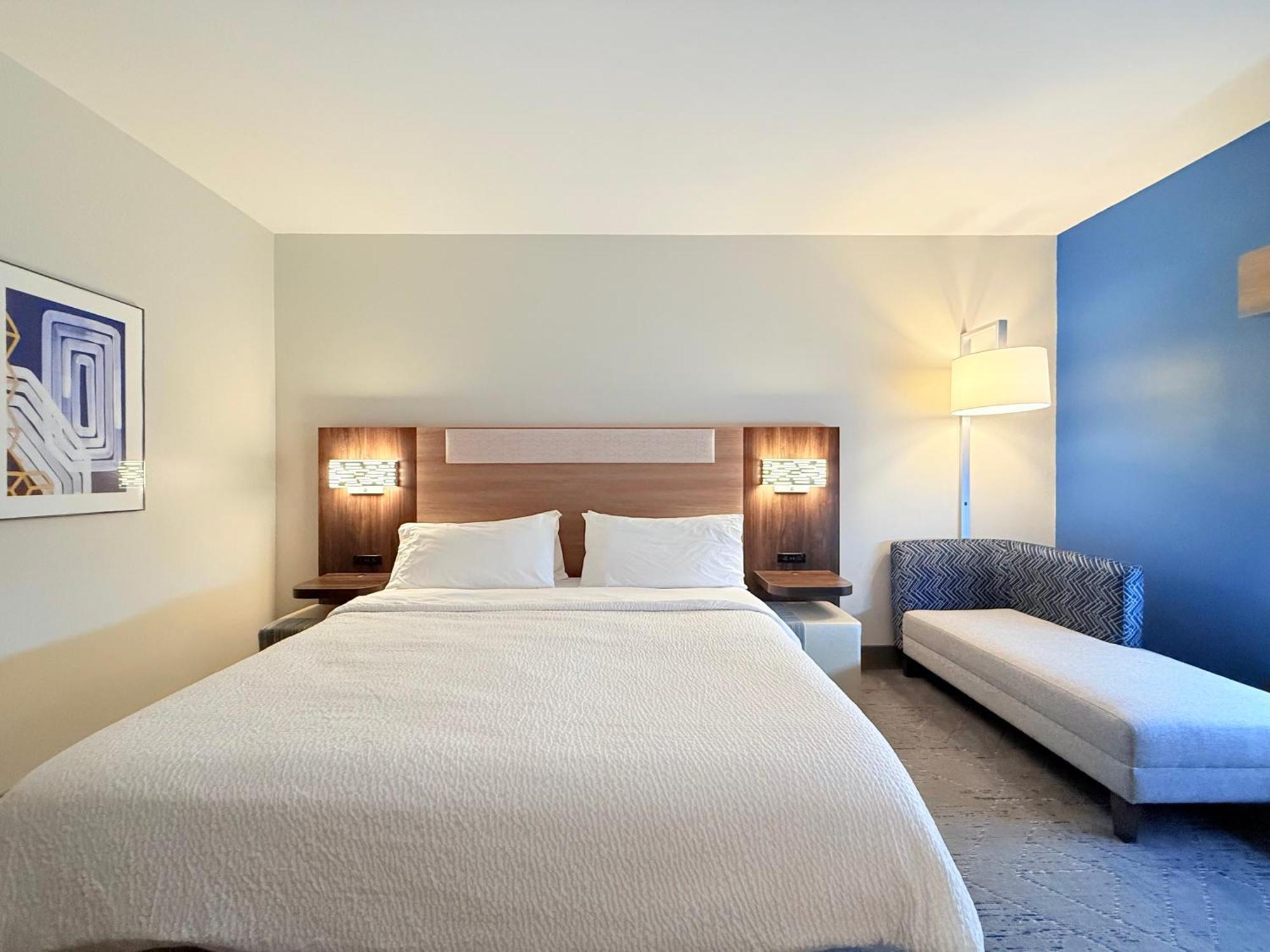 Holiday Inn Express Kenedy By Ihg Esterno foto