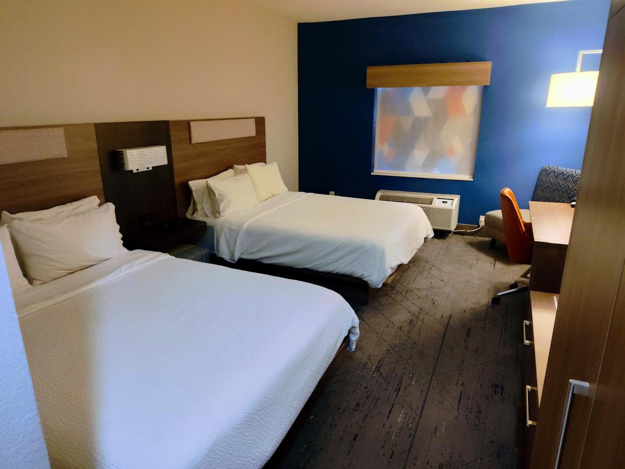 Holiday Inn Express Kenedy By Ihg Esterno foto