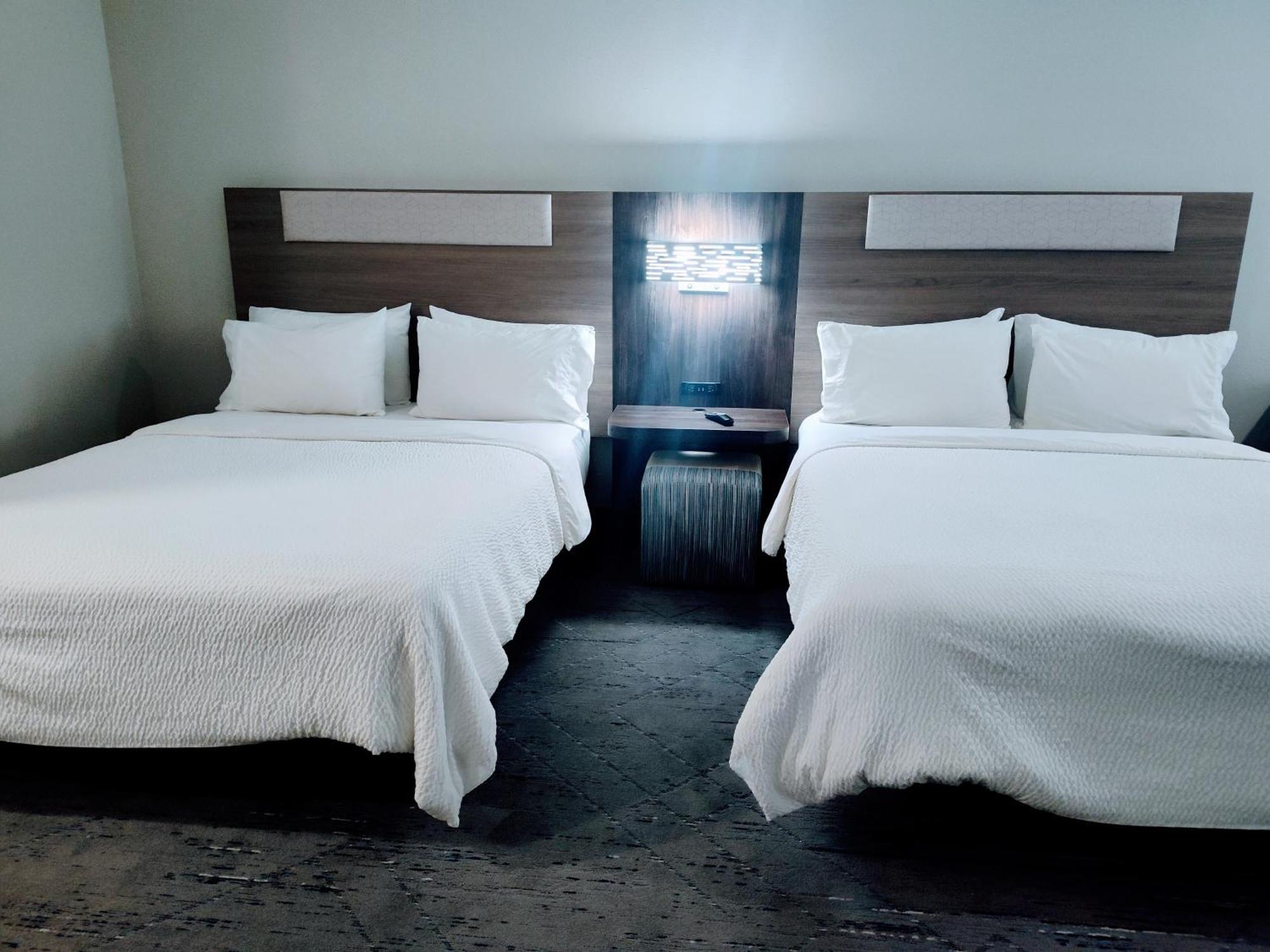 Holiday Inn Express Kenedy By Ihg Esterno foto