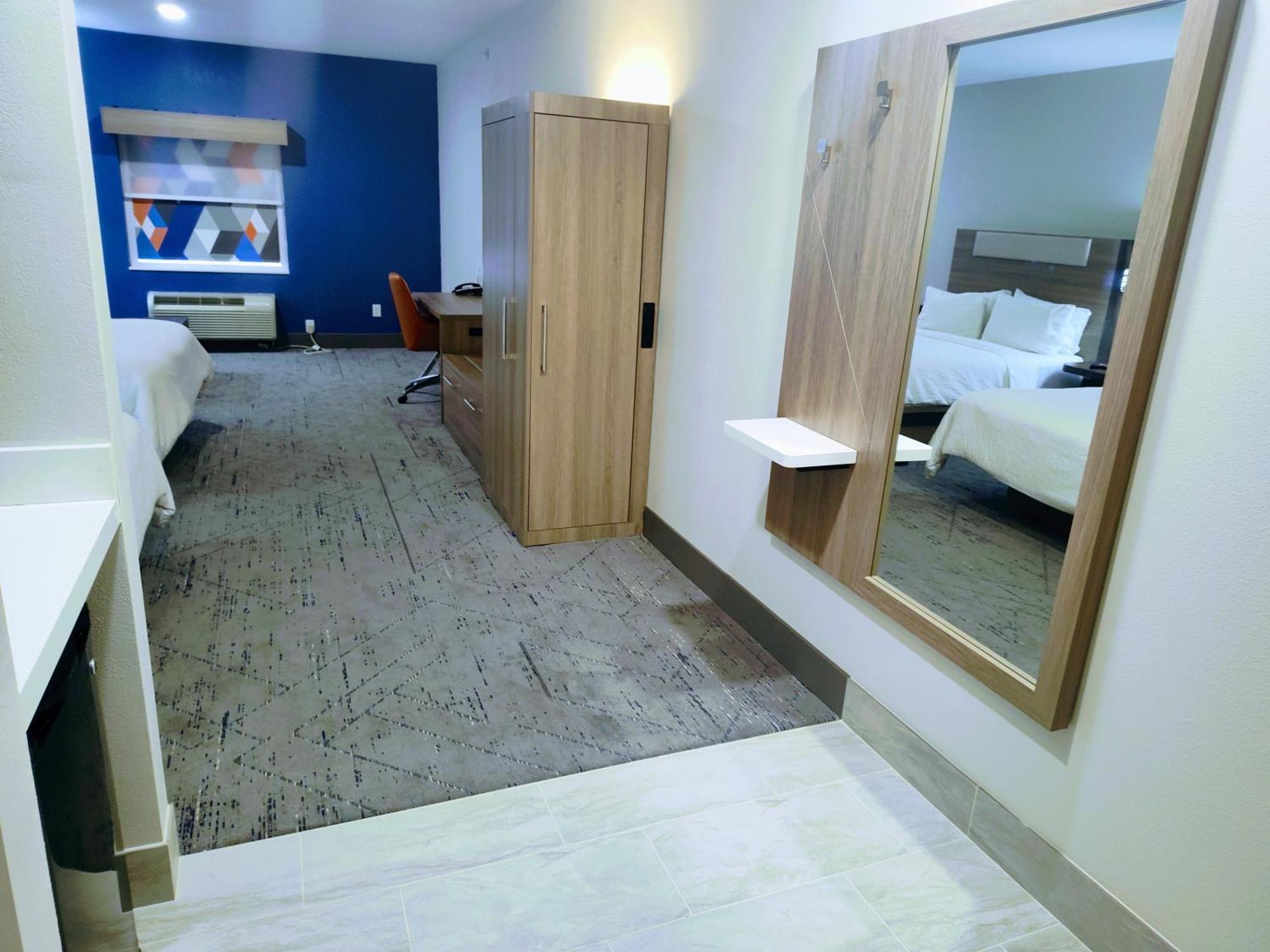 Holiday Inn Express Kenedy By Ihg Esterno foto